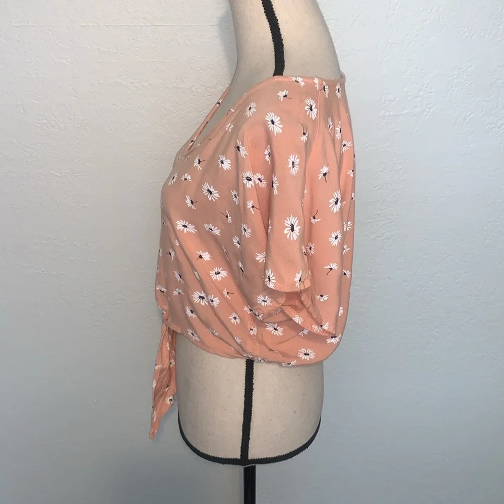 Sim & Sam Front Tie Peach Floral Short Sleeve Crop Top Size Medium